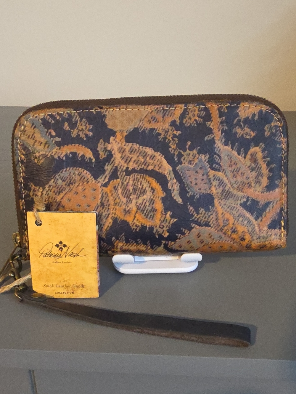 PATRICIA NASH NWT Vintage Needlepoint Floral Zip Wristlet/Wallet